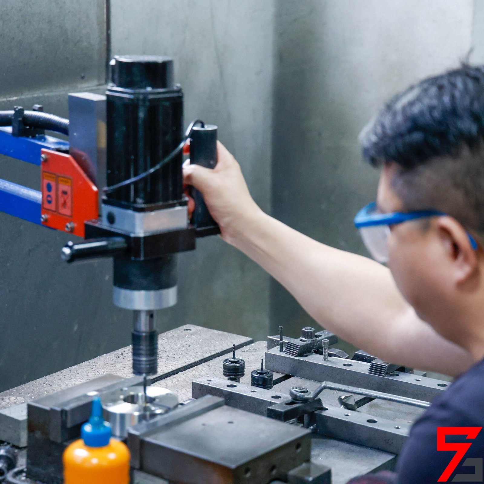 The worker is tapping threads