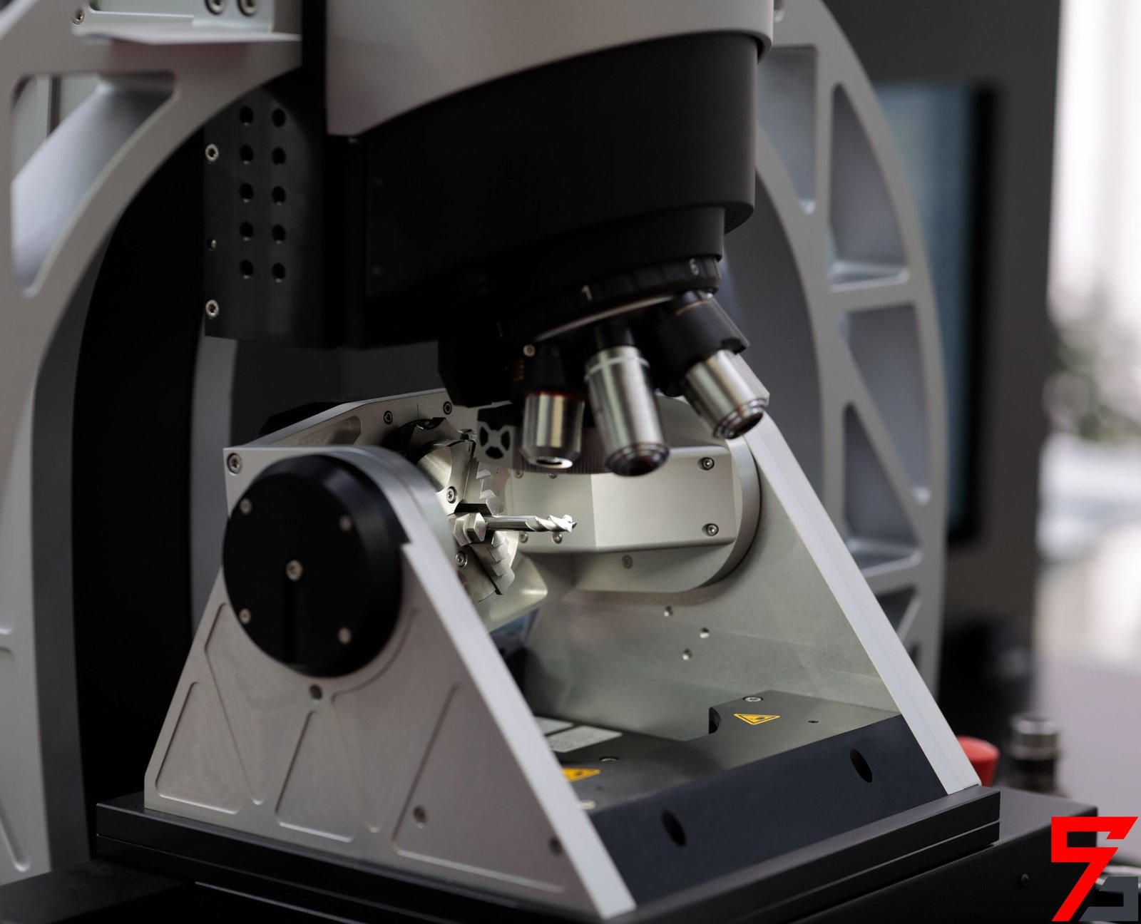 Toolmaker's microscope